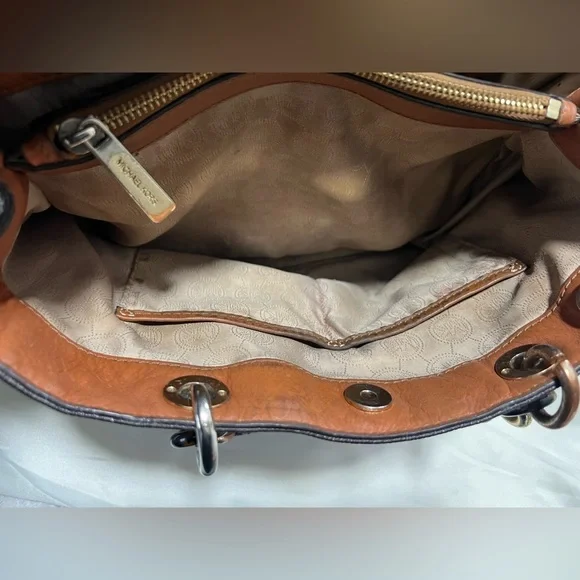 Micheal Kors Signature Tote - Picture 11 of 14